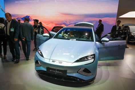 Rise Of Chinas Ev Makers Threatens Western Firms Ubs Says Bloomberg