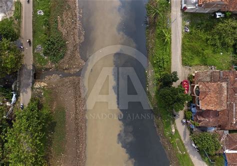 Kehidupan Di Bantaran Sungai Citarum Anadolu Ajans