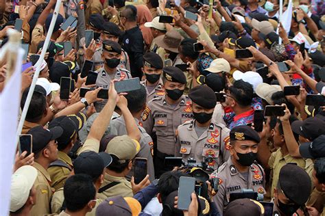 Persatuan Perangkat Desa Indonesia Gelar Unjuk Rasa Di Depan Gedung Dpr