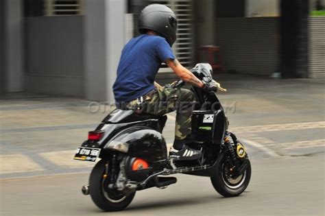Modifikasi Vespa Super Racing
