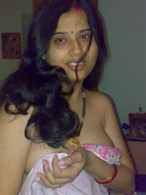 Porn Pics Desperate Indian Bhabhi Shraddha Saree Stripped Nude Indian