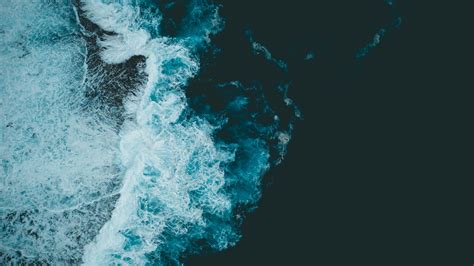 Crashing Waves Wallpaper