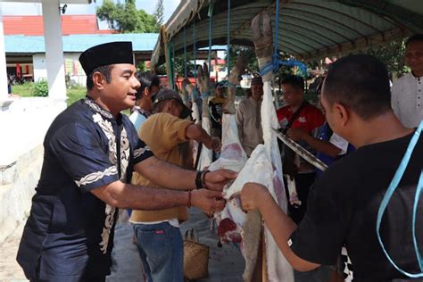 Penyembelihan Dan Penyerahan Daging Sapi Qurban Oleh Kapolres Barito