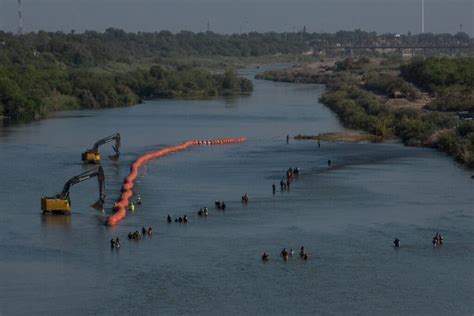 Judge Orders Texas To Move Barrier From Middle Of The Rio Grande The New York Times