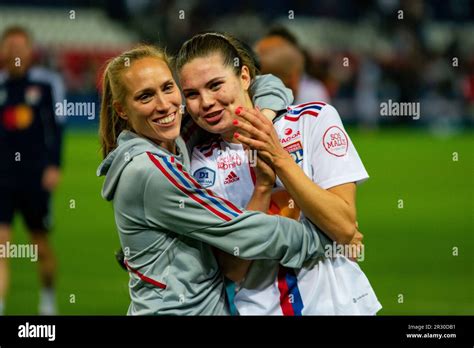 Janice Caim N Del Olympique Lyonnais Y Lindsey Horan Del Olympique