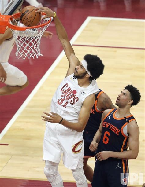 Photo New York Knicks Vs Cleveland Cavaliers In Cleveland