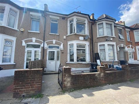 Highbury Gardens Ilford Ig3 8aa 5 Bed Terraced House £2 400 Pcm £554 Pw