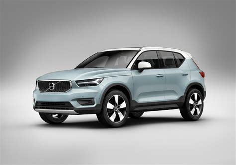 The Volvo XC40 Momentum, R-Design and Inscription – CMH Volvo Cars