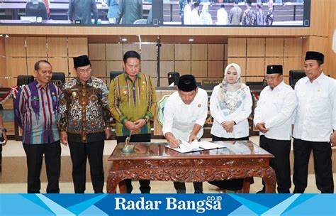 Pemkab Lamongan Dan DPRD Tanda Tangani Nota Kesepakatan KUA PPAS APBD