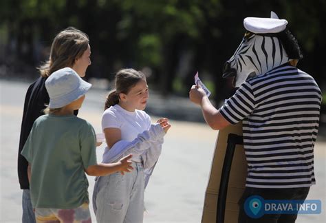 Foto Sun Ano Prijepodne Izmamilo Brojne Gra Ane U Sredi Te Grada