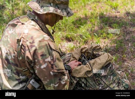 A ÉTATS UNIS Parti de contrôle aérien tactique Airman de l escadron