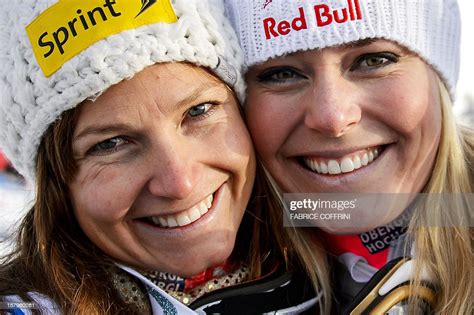 Usa S Julia Mancuso And Lindsey Vonn Pose In The Finish Area Of The News Photo Getty Images