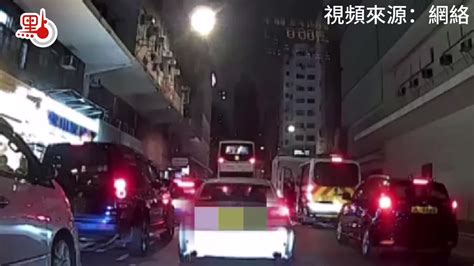 （有片）深水埗私家車連撞途人及四車 司機逃去車主涉販毒被捕 港聞 點新聞