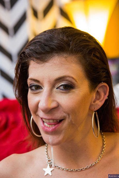 Curvy Mature Lady Sara Jay Gives A Blowjob And Gets Banged