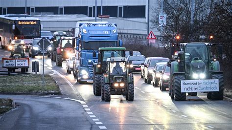 Bauernprotest Landwirte Blockieren Stra En In Bw Swr Aktuell