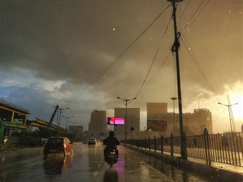 A Sudden Downpour Smithsonian Photo Contest Smithsonian Magazine