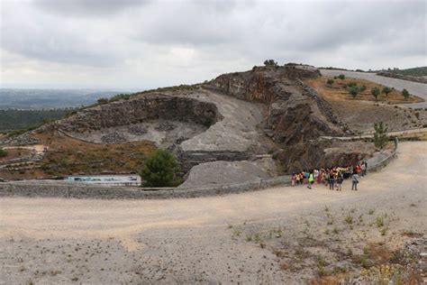 O Maior Trilho Do Mundo Pegadas De Dinossauros Da Serra De Aire