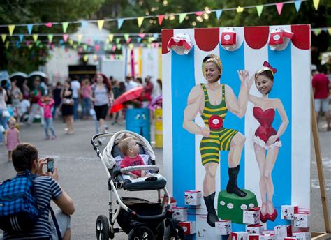 Moldova To Hold Vote Pitting Reformists Against Pro Russians