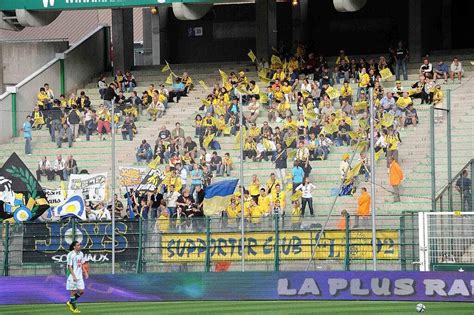 Football Sochaux Des Supporters Sochaliens Jouent Les Sauvages à