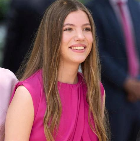 La Infanta Sofía Cumple 17 Años Así Es La Más Desconocida De La Familia Real Mujerhoy