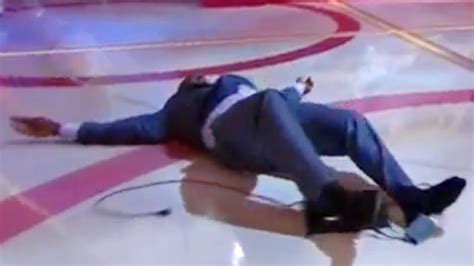 Shaq Takes An Incredible Tumble On Nba On Tnt Halftime Show