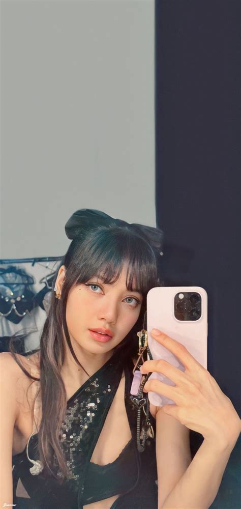 Pin By Senpaisuz On Bp Irl Lisa Blackpink Wallpaper Lisa Blackpink Hot Photoshoot Black Pink