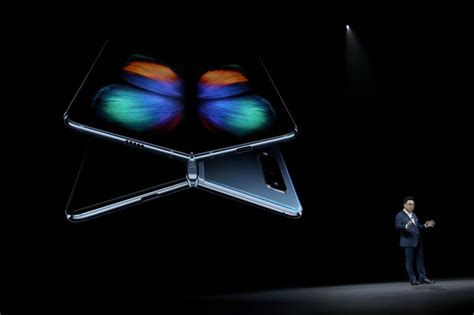 Galaxy Fold Le Premier Smartphone Pliable De Samsung Arrive En France