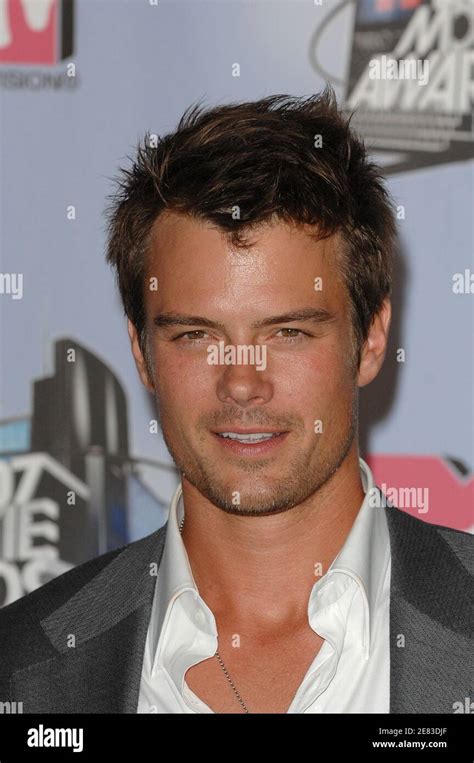 Josh Duhamel Poses In The Press Room Of The 2007 MTV Movie Awards At