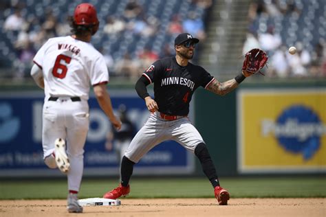 Carlos Correa Homers Makes Diving Grab To Lead Twins Over Nationals 3