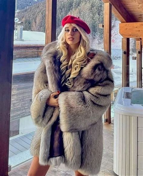 Pin Van Itz MoncleR Op Furs Bont Stijl