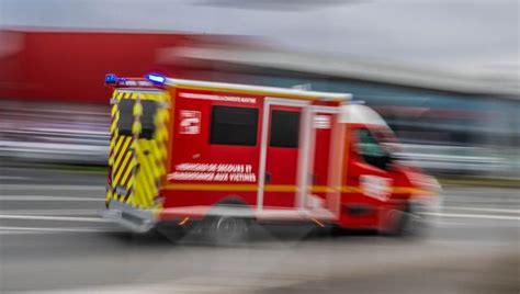 Une Femme Gri Vement Bless E Apr S Avoir T Renvers E Par Une Voiture