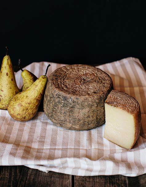 Pecorino Stagionato Valle Scannese Formaggi Bio A Latte Crudo Di