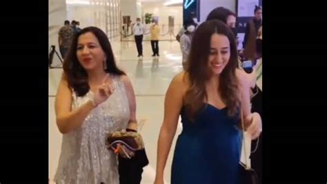 Varun Dhawan S Wife Natasha Dalal S Cute Banter With Mother In Law