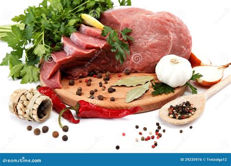 Сырое мясо, овощи и специи. Стоковое Фото - изображение насчитывающей ...