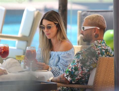 Maluma Presume Cuerpazo Y El De Su Novia Susana Gómez Desde Las