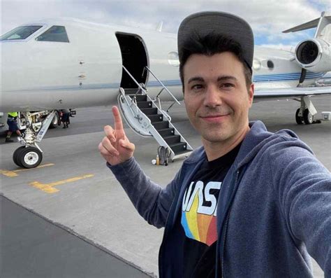 Mark Rober Net Worth 2023 - Income, Salary, Career, Bio