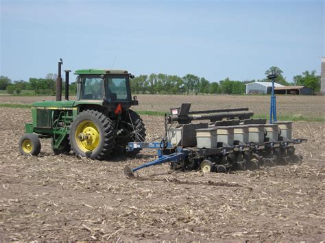 Planting With The John Deere 4440 And 6 Row Kinze Corn Planter John Deere Tractors John Deere