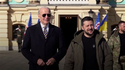 US Präsident in Kiew Alarm bei Biden Besuch