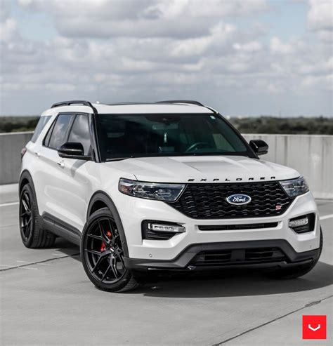 Star White Ford Explorer St Looks Charming Riding On 22 Inch Satin