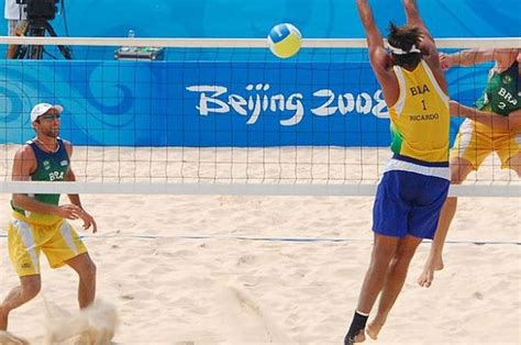 Inilah Perbedaan Voli Lapangan Dan Voli Pantai Yang Harus Kamu Tahu