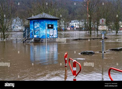 Hochwasser An Der Ruhr Nach Tagelangen Starken Regenfällen Führt Die