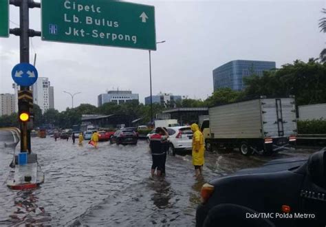 Hujan Deras Sebabkan Banjir Jakarta Jalan TB Simatupang Tidak Bisa