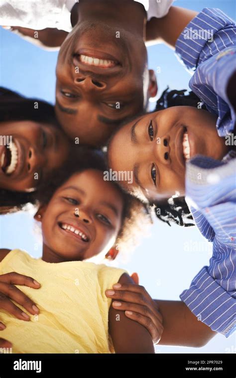 Famille africaine heureuse Banque de photographies et dimages à haute