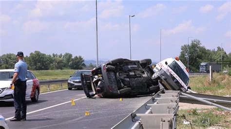 Te Ka Prometna Nesre A Kod Zapre I A Sudarili Se Automobil I Ophodno