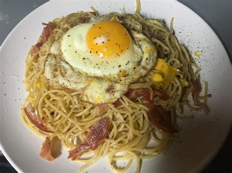 Spaghetti Carbonara R Putaneggonit