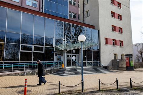 Szpital Jurasza W Bydgoszczy Zawiesza Odwiedziny Pacjent W Jak Jest W