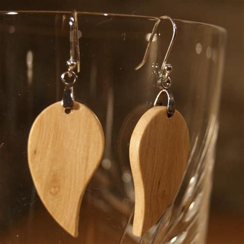 Boucles D Oreilles En Bois Boucles D Oreilles Feuille Ronde En Charme