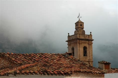 La Niebla Y El Campanario Fotograf A Realizada En Ara Uel Flickr