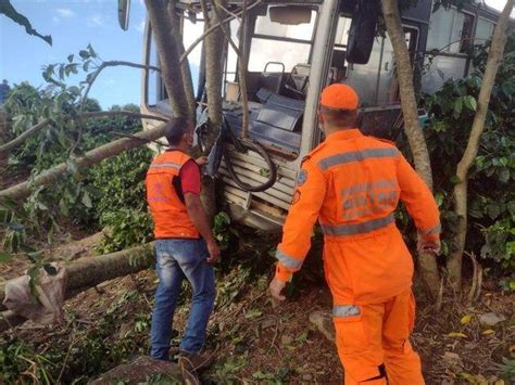 Duas Pessoas Se Ferem Em Acidente Nibus Trabalhadores