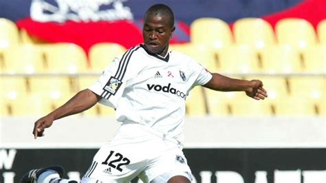 Lesley Manyathela of Orlando Pirates - Goal.com